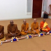 Bhikkhuni Santini Theri sedang menyampaikan pesan kepada para umat