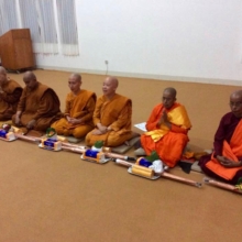Bhikkhuni Santini Theri sedang menyampaikan pesan kepada para umat